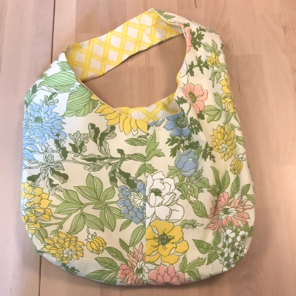 Reversible tote bag